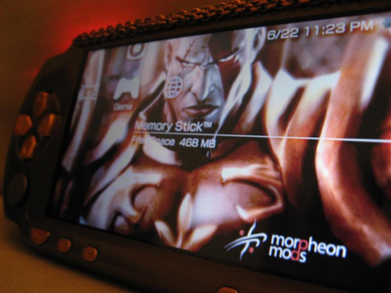 Illustration for article titled Sony PSP God of War Mod Looks Bloodthirstily Fantastic